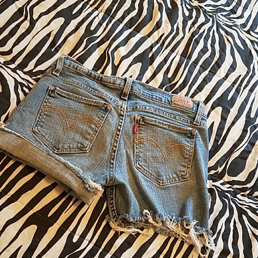 Levi cut off shorts
